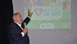 Presidente do Simplás Jaime Lorandi apresenta projeto Plástico do Bem_créditos Vanessa Weber